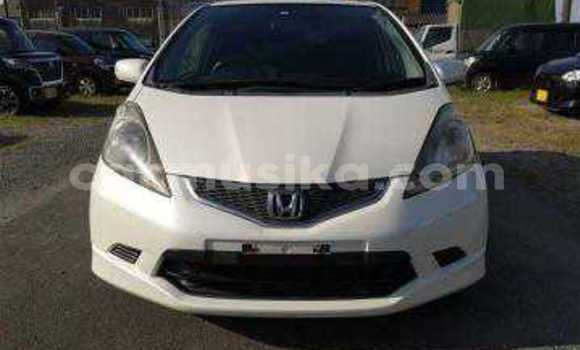 Acheter Occasion Voiture Honda Fit Blanc à Beitbridge, Matabeleland South
