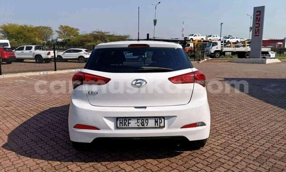 Buy Used Hyundai i20 White Car in Borrowdale in Harare