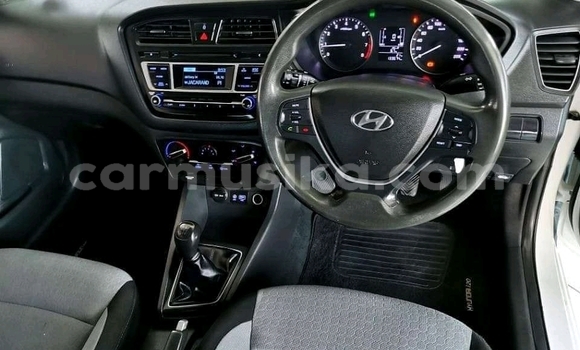 Acheter Occasion Voiture Hyundai i20 Blanc à Borrowdale, Harare Acheter Occasion Voiture Hyundai i20 Blanc à Borrowdale, Harare