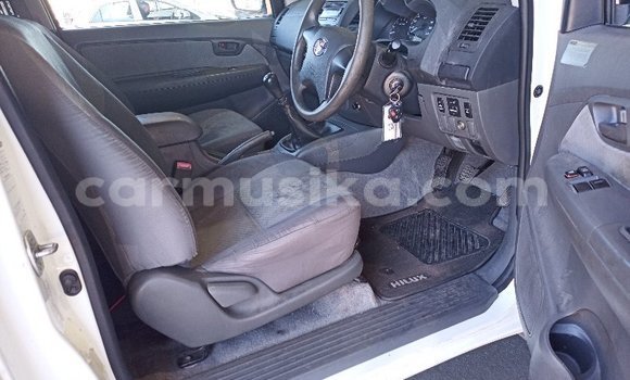 Acheter Occasion Voiture Toyota Hilux Blanc à Beitbridge, Matabeleland South Acheter Occasion Voiture Toyota Hilux Blanc à Beitbridge, Matabeleland South