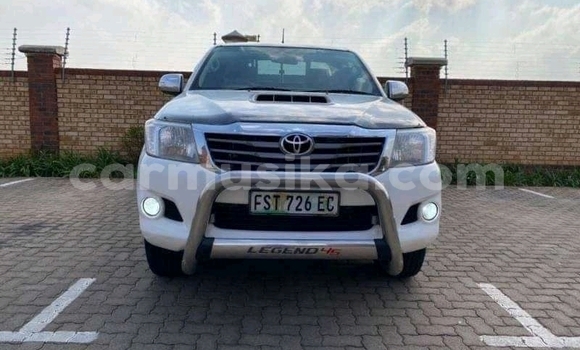 Acheter Occasion Voiture Toyota Hilux Blanc à Borrowdale, Harare Acheter Occasion Voiture Toyota Hilux Blanc à Borrowdale, Harare