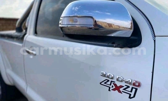 Acheter Occasion Voiture Toyota Hilux Blanc à Borrowdale, Harare Acheter Occasion Voiture Toyota Hilux Blanc à Borrowdale, Harare