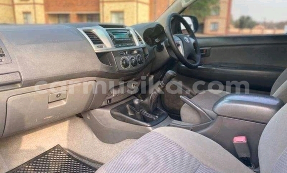 Acheter Occasion Voiture Toyota Hilux Blanc à Borrowdale, Harare Acheter Occasion Voiture Toyota Hilux Blanc à Borrowdale, Harare