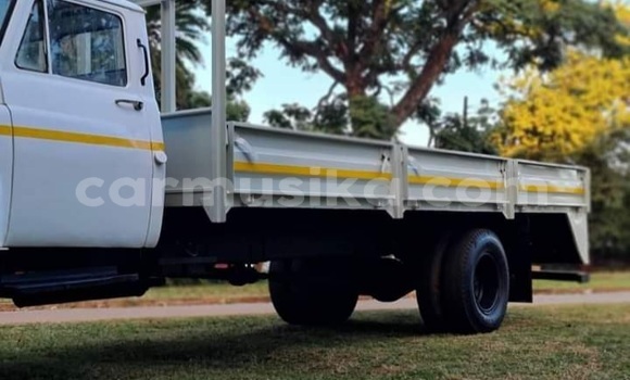 Buy Used Nissan UD White Truck in Beitbridge in Matabeleland South Buy Used Nissan UD White Truck in Beitbridge in Matabeleland South