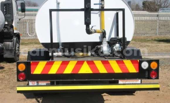 Acheter Occasion Utilitaire Isuzu FTR 850 Blanc à Beitbridge, Matabeleland South Acheter Occasion Utilitaire Isuzu FTR 850 Blanc à Beitbridge, Matabeleland South