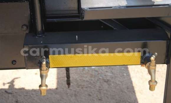 Acheter Occasion Utilitaire Isuzu FTR 850 Blanc à Beitbridge, Matabeleland South Acheter Occasion Utilitaire Isuzu FTR 850 Blanc à Beitbridge, Matabeleland South