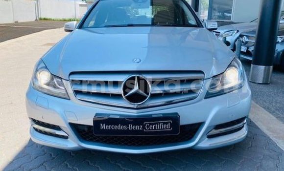 Tenga Tsaru Mercedes-Benz C-Classe Sirivha Mota in Beitbridge in Matabeleland South Tenga Tsaru Mercedes-Benz C-Classe Sirivha Mota in Beitbridge in Matabeleland South