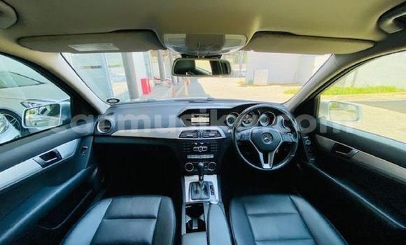 Tenga Tsaru Mercedes-Benz C-Classe Sirivha Mota in Beitbridge in Matabeleland South Tenga Tsaru Mercedes-Benz C-Classe Sirivha Mota in Beitbridge in Matabeleland South