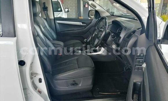 Acheter Occasion Voiture Isuzu KB Blanc à Beitbridge, Matabeleland South Acheter Occasion Voiture Isuzu KB Blanc à Beitbridge, Matabeleland South