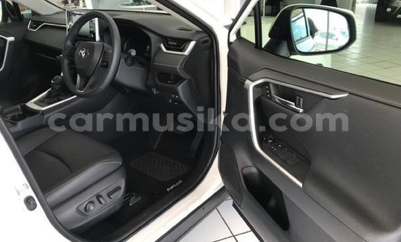 Acheter Occasion Voiture Toyota RAV4 Blanc à Beitbridge, Matabeleland South Acheter Occasion Voiture Toyota RAV4 Blanc à Beitbridge, Matabeleland South