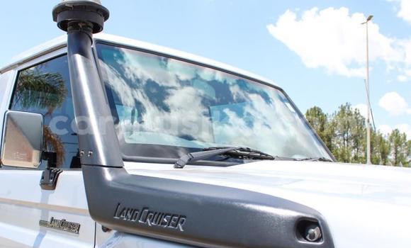 Acheter Occasion Voiture Toyota Land Cruiser Gris à Beitbridge, Matabeleland South Acheter Occasion Voiture Toyota Land Cruiser Gris à Beitbridge, Matabeleland South