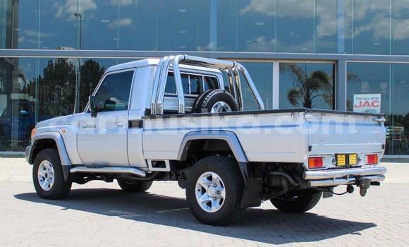 Acheter Occasion Voiture Toyota Land Cruiser Gris à Beitbridge, Matabeleland South Acheter Occasion Voiture Toyota Land Cruiser Gris à Beitbridge, Matabeleland South