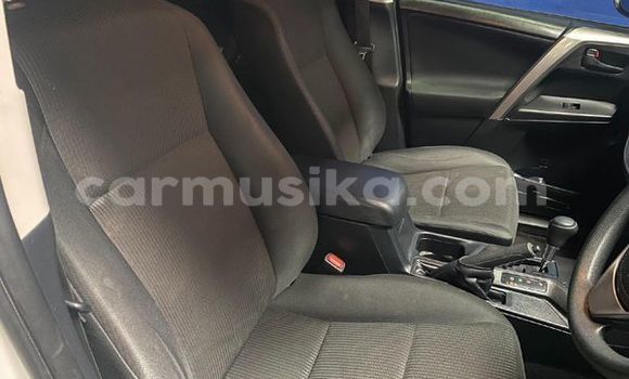 Acheter Occasion Voiture Toyota RAV4 Blanc à Beitbridge, Matabeleland South Acheter Occasion Voiture Toyota RAV4 Blanc à Beitbridge, Matabeleland South