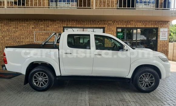 Buy Used Toyota Hilux White Car in Beitbridge in Matabeleland South