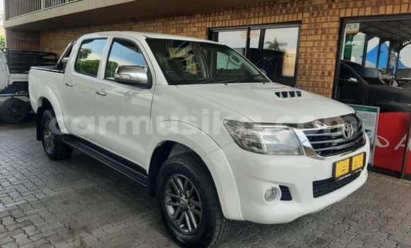 Tenga Tsaru Toyota Hilux Chena Mota in Beitbridge in Matabeleland South Tenga Tsaru Toyota Hilux Chena Mota in Beitbridge in Matabeleland South