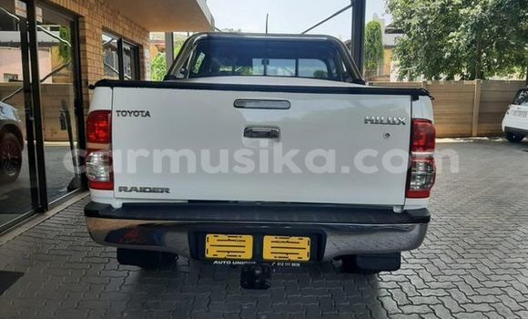 Tenga Tsaru Toyota Hilux Chena Mota in Beitbridge in Matabeleland South Tenga Tsaru Toyota Hilux Chena Mota in Beitbridge in Matabeleland South