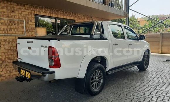 Tenga Tsaru Toyota Hilux Chena Mota in Beitbridge in Matabeleland South Tenga Tsaru Toyota Hilux Chena Mota in Beitbridge in Matabeleland South