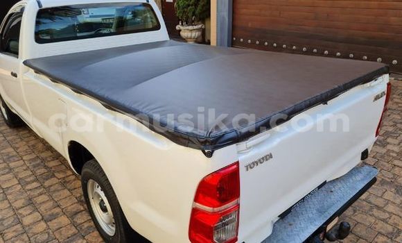 Buy Used Toyota Hilux White Car in Beitbridge in Matabeleland South Buy Used Toyota Hilux White Car in Beitbridge in Matabeleland South