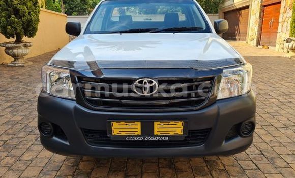 Buy Used Toyota Hilux White Car in Beitbridge in Matabeleland South Buy Used Toyota Hilux White Car in Beitbridge in Matabeleland South