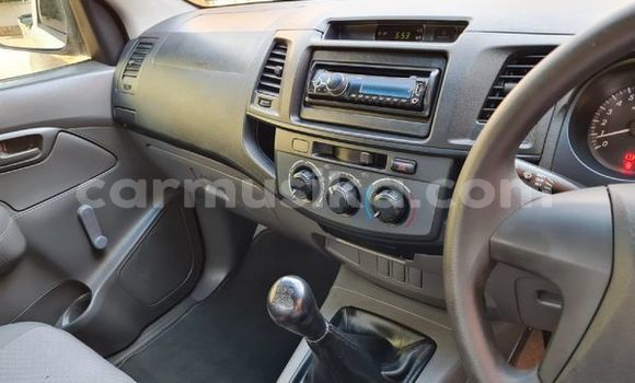 Buy Used Toyota Hilux White Car in Beitbridge in Matabeleland South Buy Used Toyota Hilux White Car in Beitbridge in Matabeleland South