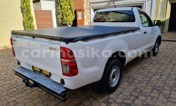 Buy Used Toyota Hilux White Car in Beitbridge in Matabeleland South Buy Used Toyota Hilux White Car in Beitbridge in Matabeleland South