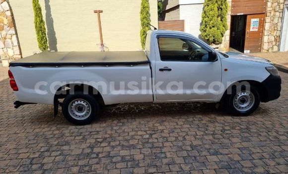 Buy Used Toyota Hilux White Car in Beitbridge in Matabeleland South Buy Used Toyota Hilux White Car in Beitbridge in Matabeleland South