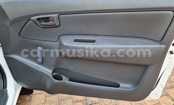 Buy Used Toyota Hilux White Car in Beitbridge in Matabeleland South Buy Used Toyota Hilux White Car in Beitbridge in Matabeleland South