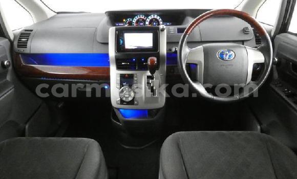 Nunua Imported Toyota Noah Nyeusi Gari ndani ya Beitbridge nchini Matabeleland Kusini