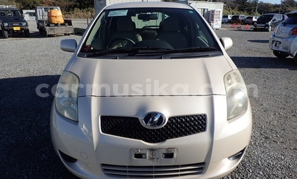 Nunua Ilio tumika Toyota Vitz Beige Gari ndani ya Beitbridge nchini Matabeleland Kusini
