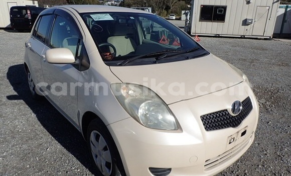 Acheter Occasion Voiture Toyota Vitz Beige à Beitbridge, Matabeleland South Acheter Occasion Voiture Toyota Vitz Beige à Beitbridge, Matabeleland South