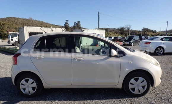 Acheter Occasion Voiture Toyota Vitz Beige à Beitbridge, Matabeleland South Acheter Occasion Voiture Toyota Vitz Beige à Beitbridge, Matabeleland South