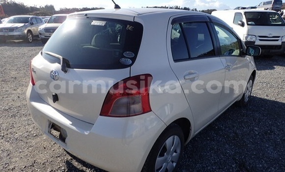Acheter Occasion Voiture Toyota Vitz Beige à Beitbridge, Matabeleland South Acheter Occasion Voiture Toyota Vitz Beige à Beitbridge, Matabeleland South