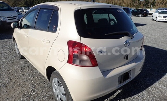 Acheter Occasion Voiture Toyota Vitz Beige à Beitbridge, Matabeleland South Acheter Occasion Voiture Toyota Vitz Beige à Beitbridge, Matabeleland South