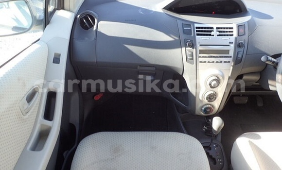 Acheter Occasion Voiture Toyota Vitz Beige à Beitbridge, Matabeleland South Acheter Occasion Voiture Toyota Vitz Beige à Beitbridge, Matabeleland South