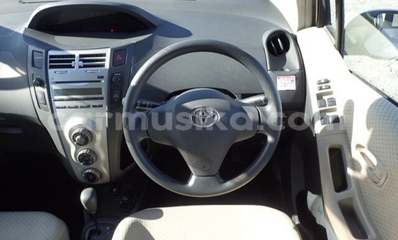 Acheter Occasion Voiture Toyota Vitz Beige à Beitbridge, Matabeleland South Acheter Occasion Voiture Toyota Vitz Beige à Beitbridge, Matabeleland South