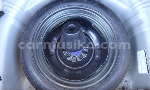 Acheter Occasion Voiture Toyota Vitz Beige à Beitbridge, Matabeleland South Acheter Occasion Voiture Toyota Vitz Beige à Beitbridge, Matabeleland South