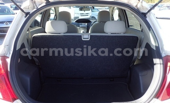 Acheter Occasion Voiture Toyota Vitz Beige à Beitbridge, Matabeleland South Acheter Occasion Voiture Toyota Vitz Beige à Beitbridge, Matabeleland South