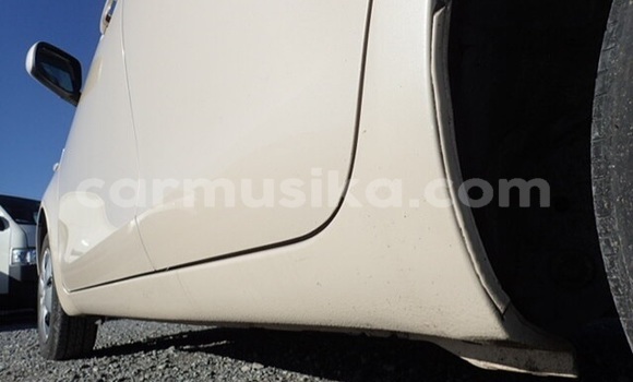 Acheter Occasion Voiture Toyota Vitz Beige à Beitbridge, Matabeleland South Acheter Occasion Voiture Toyota Vitz Beige à Beitbridge, Matabeleland South