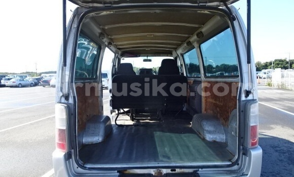 Acheter Occasion Voiture Nissan Caravan Gris à Beitbridge, Matabeleland South Acheter Occasion Voiture Nissan Caravan Gris à Beitbridge, Matabeleland South