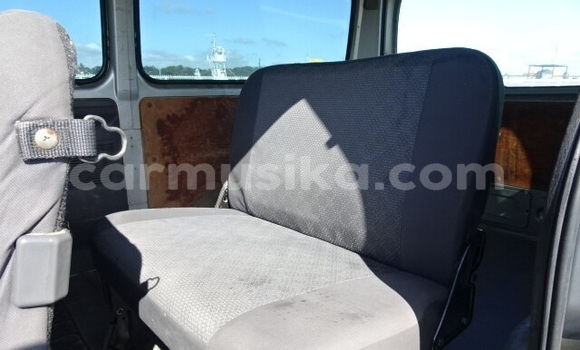 Acheter Occasion Voiture Nissan Caravan Gris à Beitbridge, Matabeleland South Acheter Occasion Voiture Nissan Caravan Gris à Beitbridge, Matabeleland South