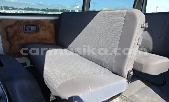 Acheter Occasion Voiture Nissan Caravan Gris à Beitbridge, Matabeleland South Acheter Occasion Voiture Nissan Caravan Gris à Beitbridge, Matabeleland South