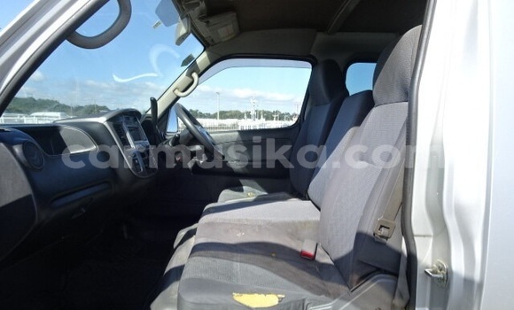 Acheter Occasion Voiture Nissan Caravan Gris à Beitbridge, Matabeleland South Acheter Occasion Voiture Nissan Caravan Gris à Beitbridge, Matabeleland South