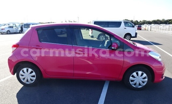 Acheter Occasion Voiture Toyota Vitz Rouge à Beitbridge, Matabeleland South Acheter Occasion Voiture Toyota Vitz Rouge à Beitbridge, Matabeleland South