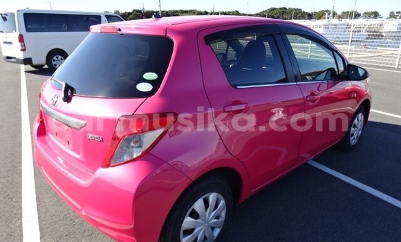 Acheter Occasion Voiture Toyota Vitz Rouge à Beitbridge, Matabeleland South Acheter Occasion Voiture Toyota Vitz Rouge à Beitbridge, Matabeleland South