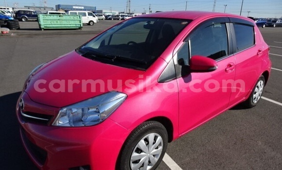Acheter Occasion Voiture Toyota Vitz Rouge à Beitbridge, Matabeleland South Acheter Occasion Voiture Toyota Vitz Rouge à Beitbridge, Matabeleland South