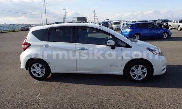 Acheter Occasion Voiture Nissan Note Blanc à Beitbridge, Matabeleland South Acheter Occasion Voiture Nissan Note Blanc à Beitbridge, Matabeleland South