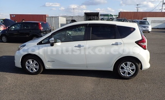 Acheter Occasion Voiture Nissan Note Blanc à Beitbridge, Matabeleland South Acheter Occasion Voiture Nissan Note Blanc à Beitbridge, Matabeleland South