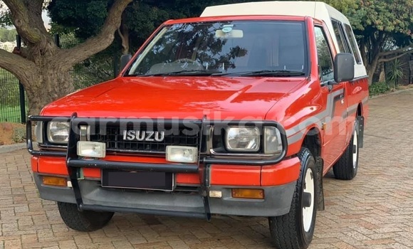 Acheter Occasion Voiture Isuzu Axiom Rouge à Beitbridge, Matabeleland South Acheter Occasion Voiture Isuzu Axiom Rouge à Beitbridge, Matabeleland South
