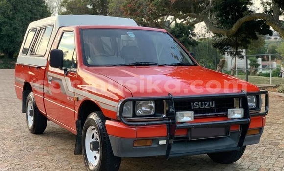 Acheter Occasion Voiture Isuzu Axiom Rouge à Beitbridge, Matabeleland South Acheter Occasion Voiture Isuzu Axiom Rouge à Beitbridge, Matabeleland South