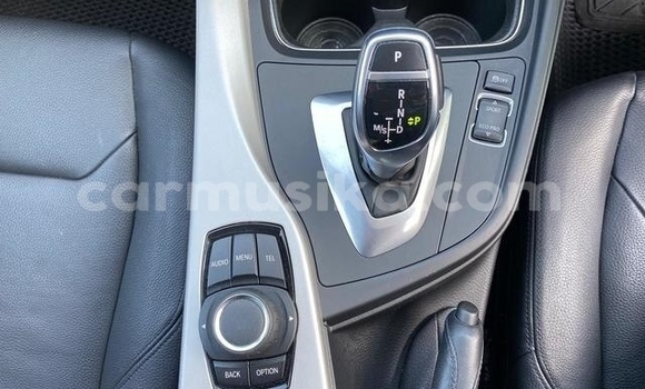 Acheter Occasion Voiture BMW 3–Series Bleu à Beitbridge, Matabeleland South Acheter Occasion Voiture BMW 3–Series Bleu à Beitbridge, Matabeleland South